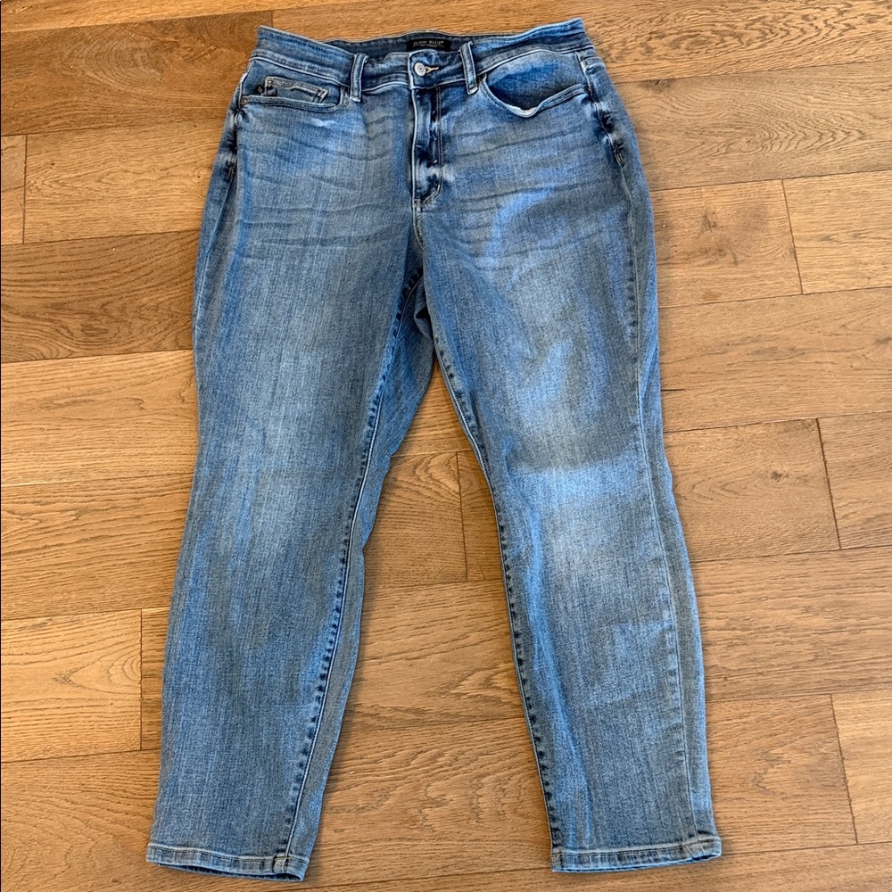 Judy Blue Mid-Rise Boyfriend Jeans in light wash - 14W